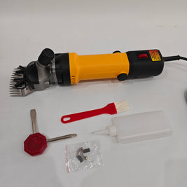 Electric sheep shearing clipper with 76 mm blade, oil bottle, brush and spare carbon brushes