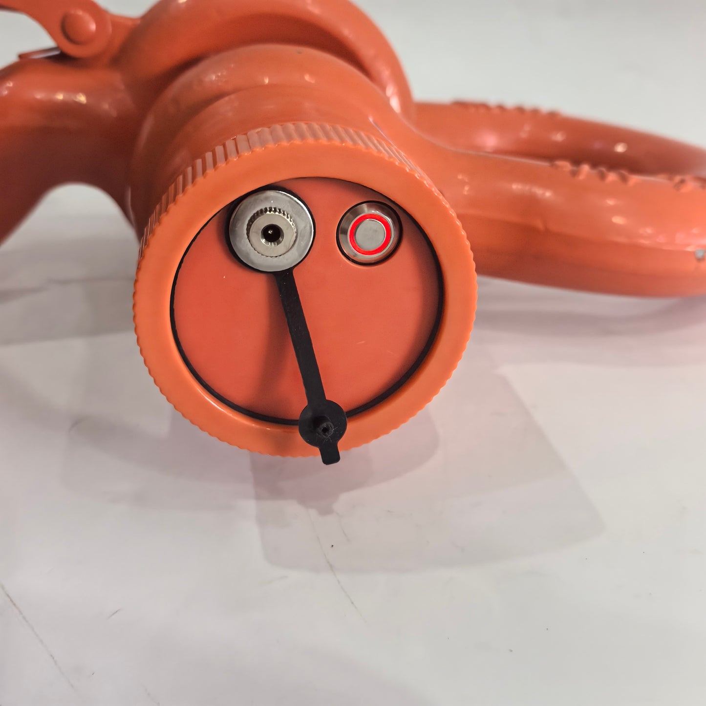 10T wireless crane scale charging and connector end detail