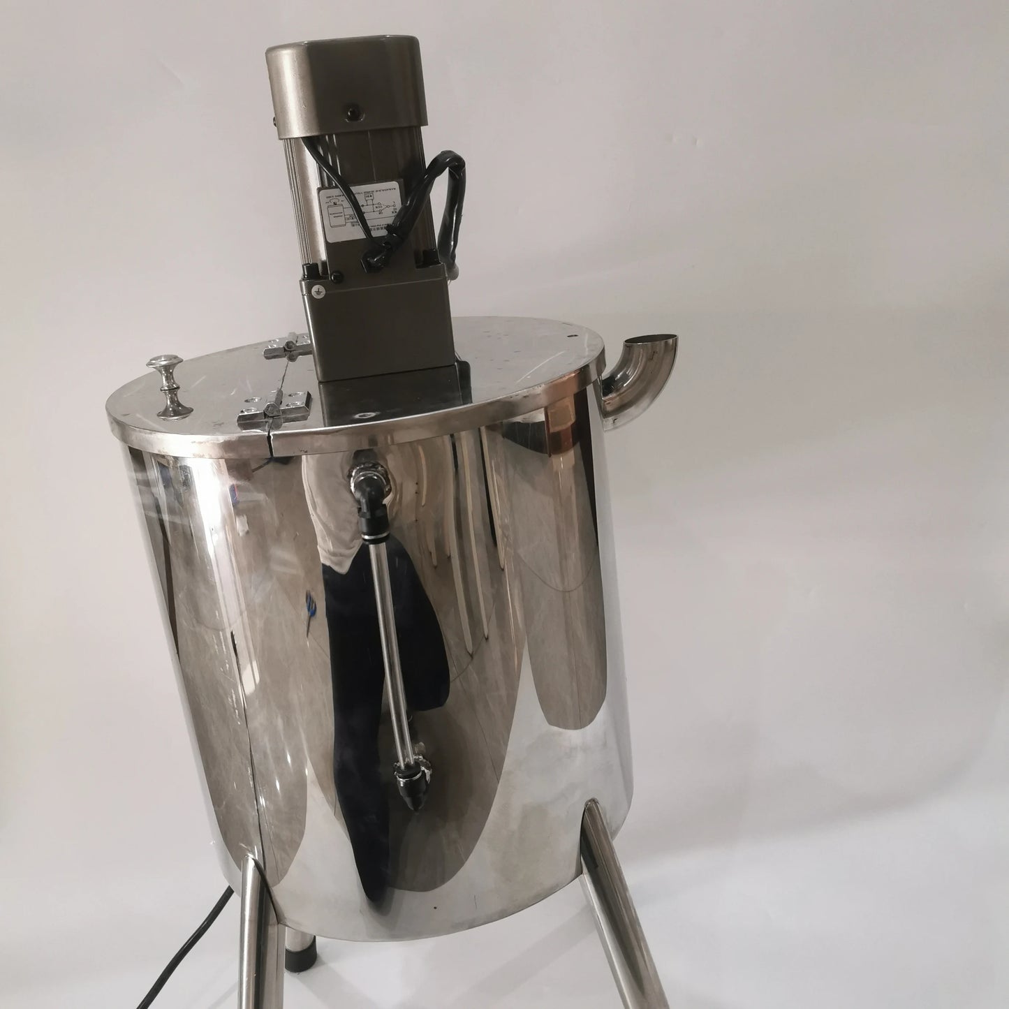 Rear side view of stainless 15L cosmetic paste heating mixing machine