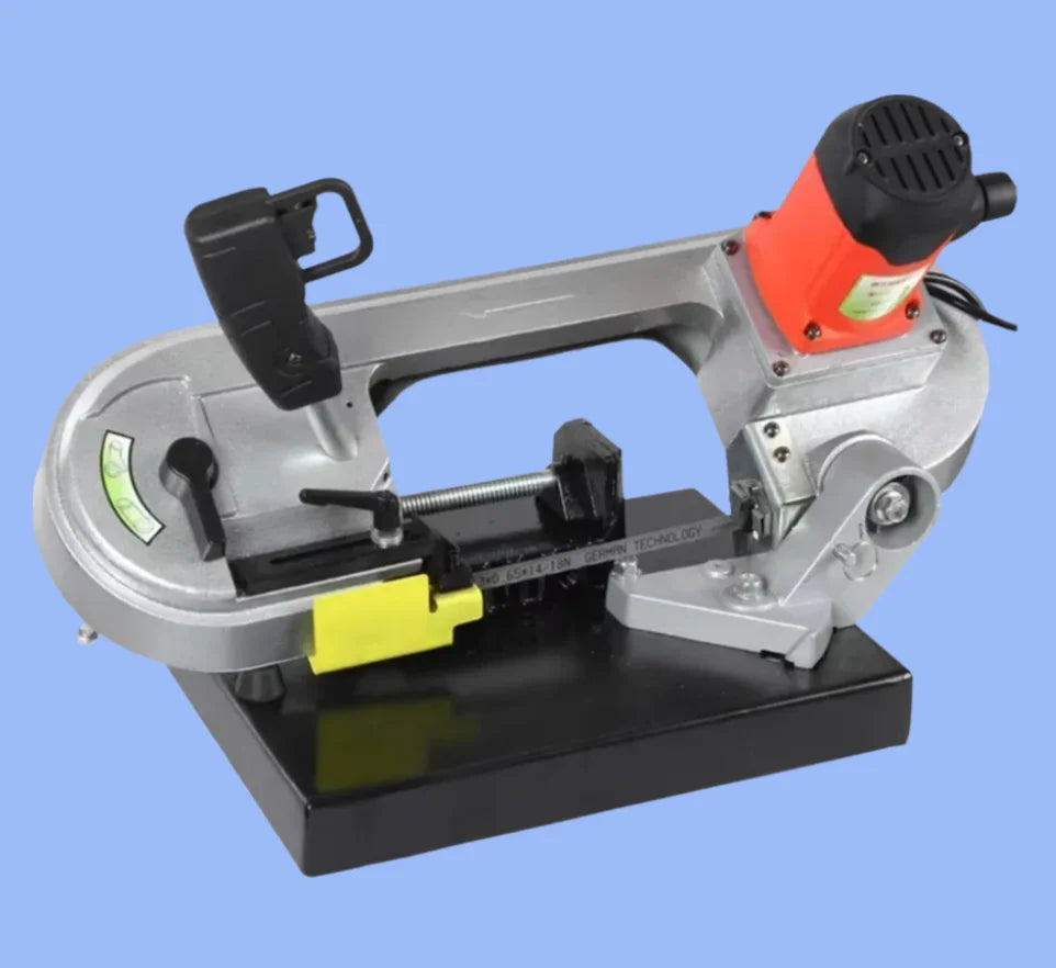 110V 680W portable band saw angled view with vise base