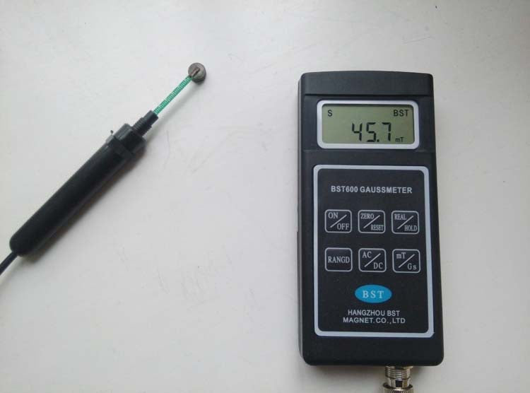 BST600 digital gaussmeter with external Hall probe and mT display