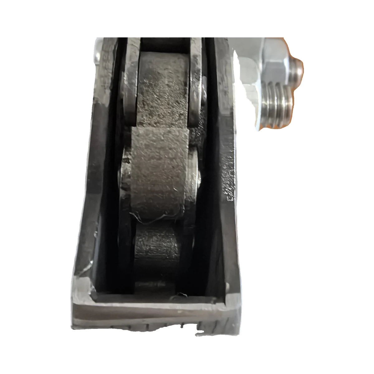 Chain roller head close-up on 14 mm pneumatic carton waste stripper