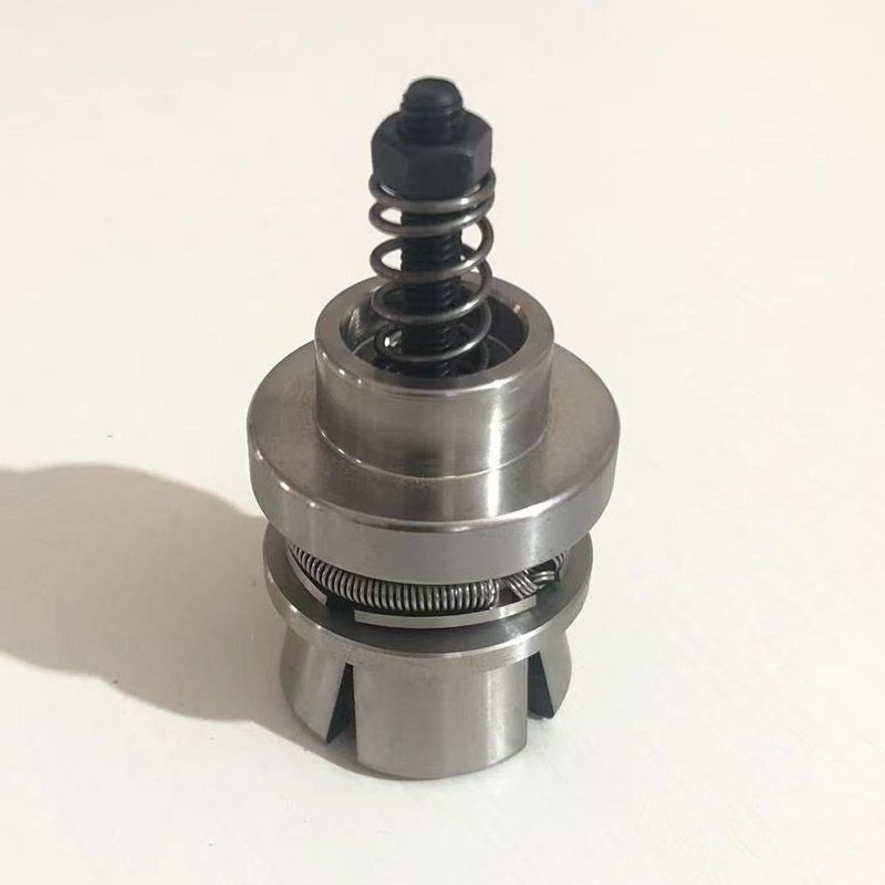 Vial crimping head close-up