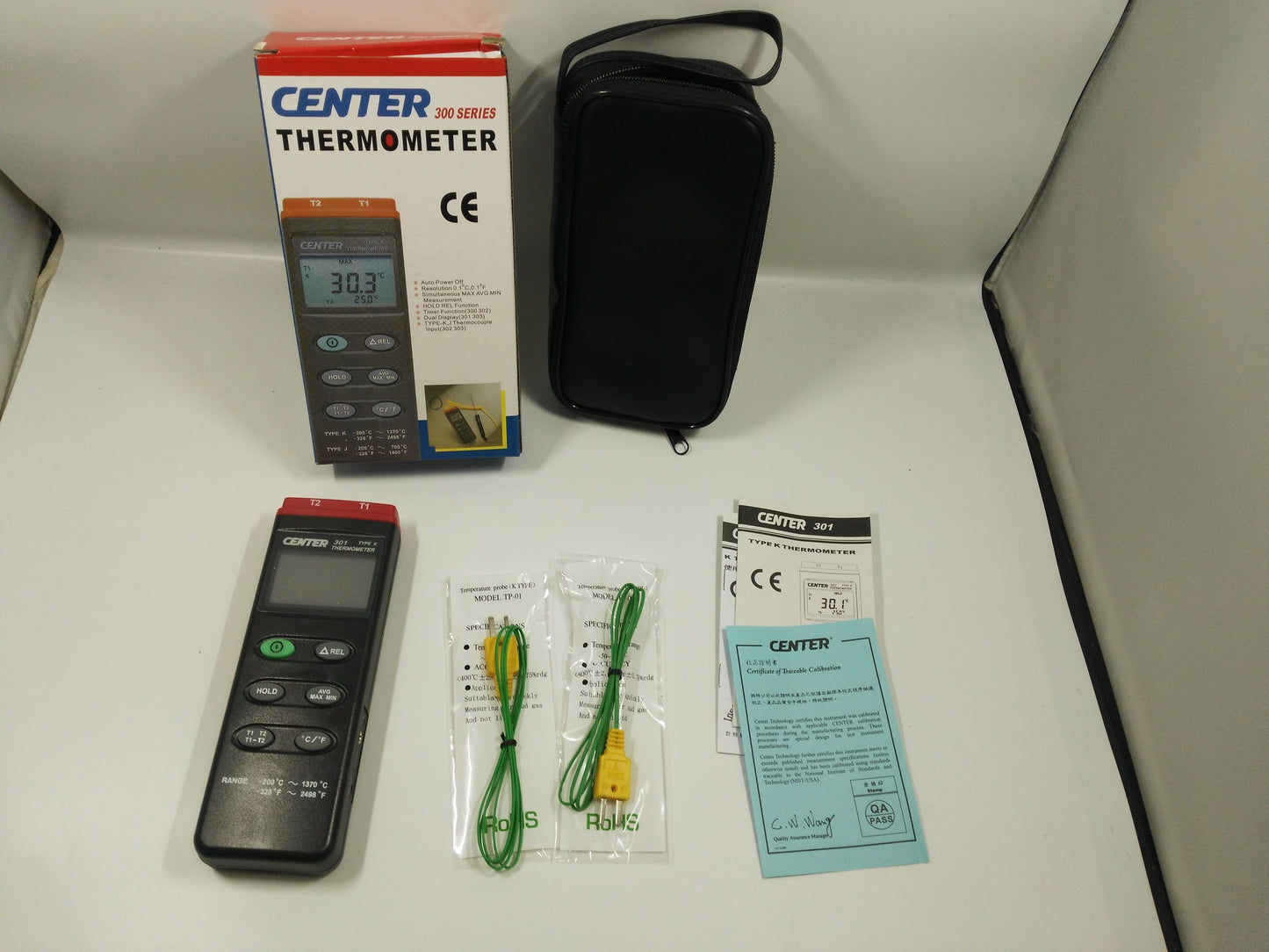 CENTER 301 dual input K-type thermocouple thermometer kit with probes case and manuals