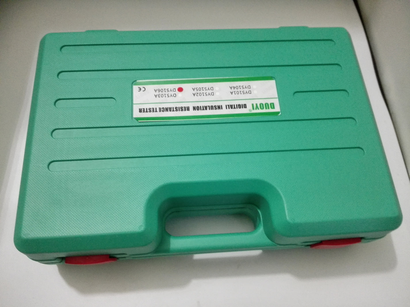 DY5106A digital megohmmeter ports and selector dial for insulation testing