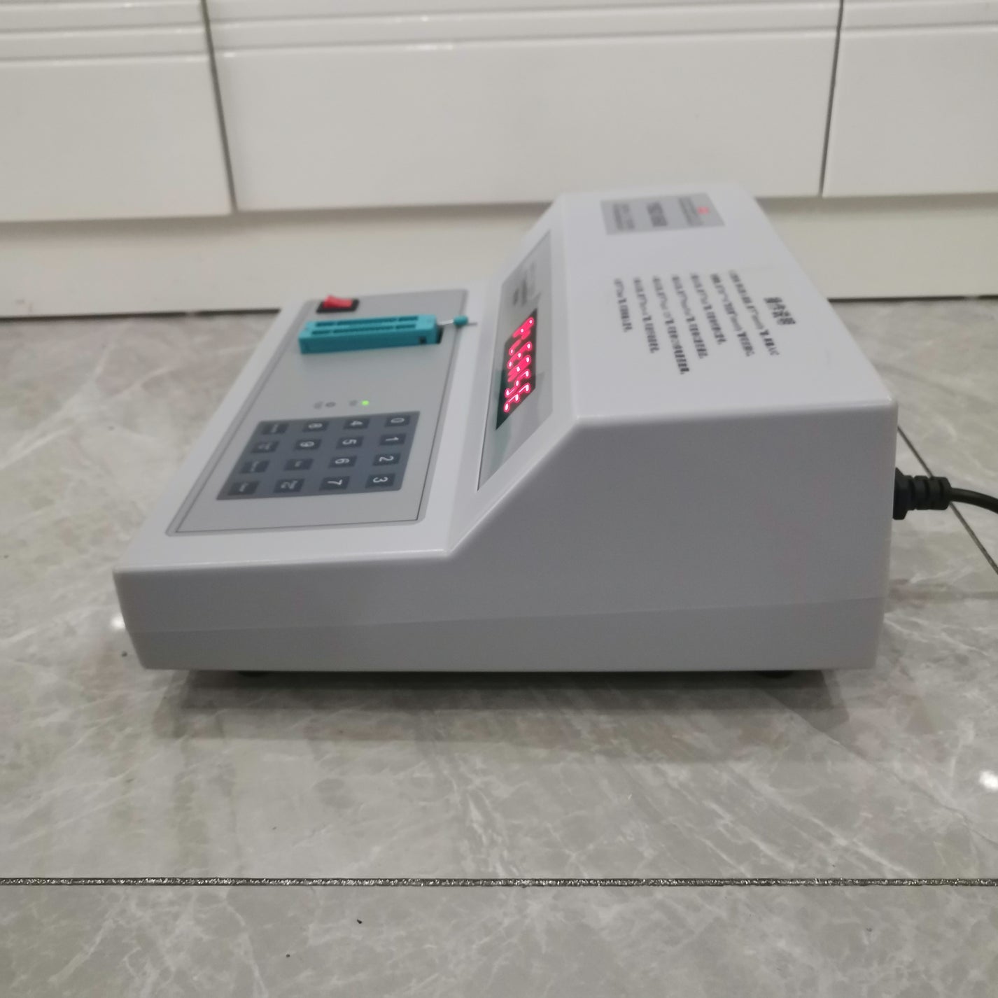 YBD868 digital IC tester side view with ZIF socket, keypad and LED display