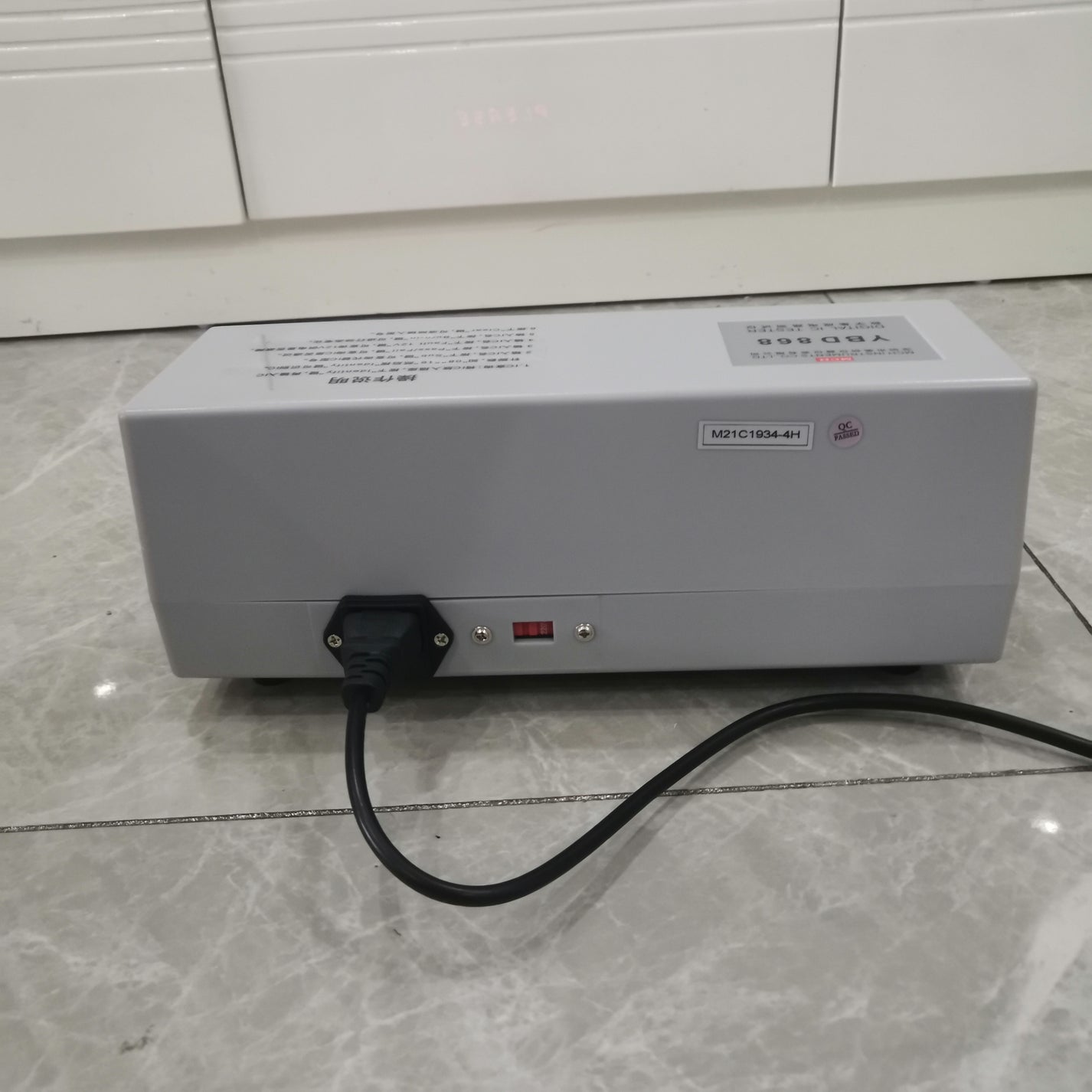 Rear view of YBD868 digital IC tester with power inlet, switch and 220V bench-top chassis