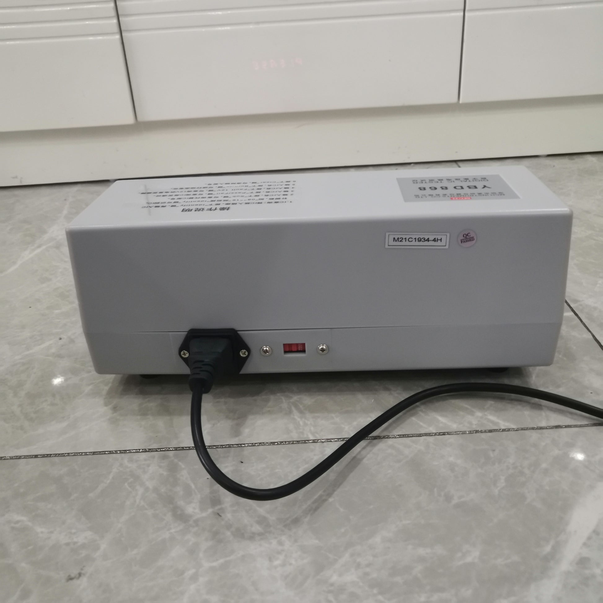 Rear view of YBD868 digital IC tester with power inlet, switch and 220V bench-top chassis