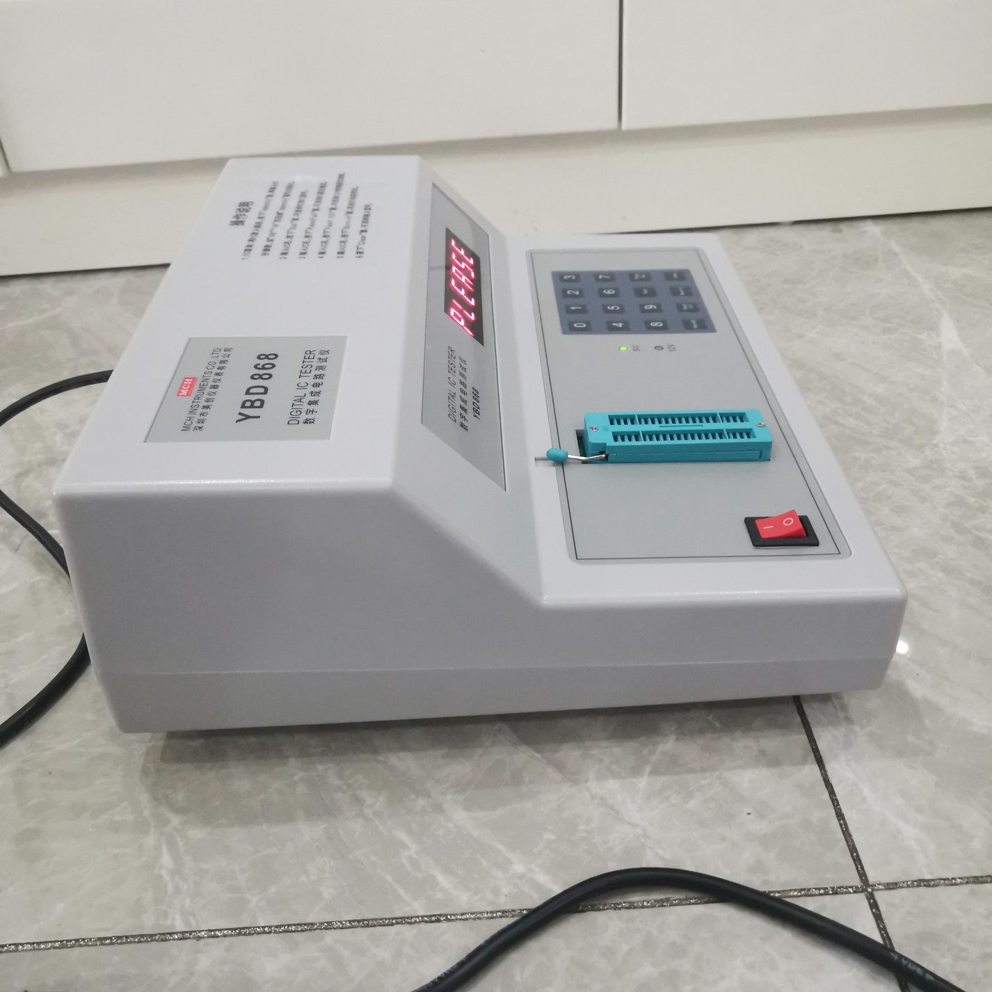 YBD868 integrated circuit tester front panel with ZIF socket and numeric keypad