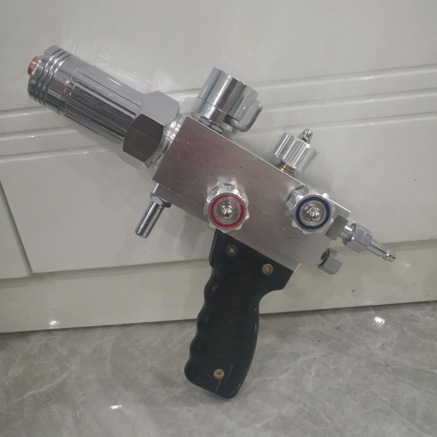 Metal powder spray welding torch body with control knobs and gas fittings