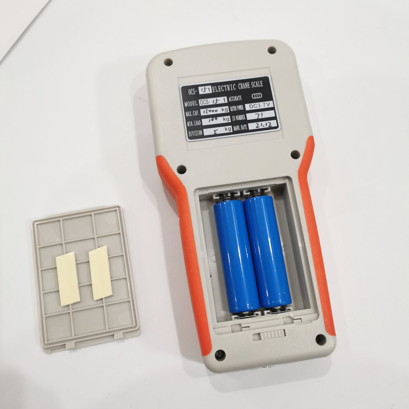 Digital hanging crane scale hook and load connection detail