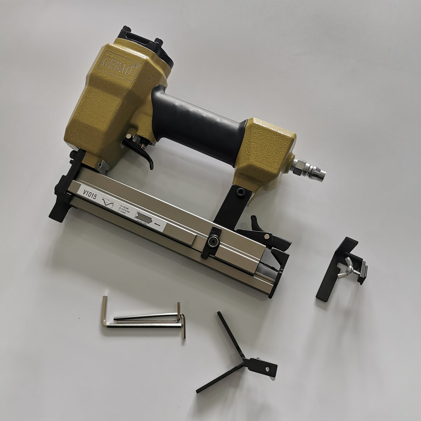 Pneumatic V-nailer V1015 with frame guide accessories and air fitting