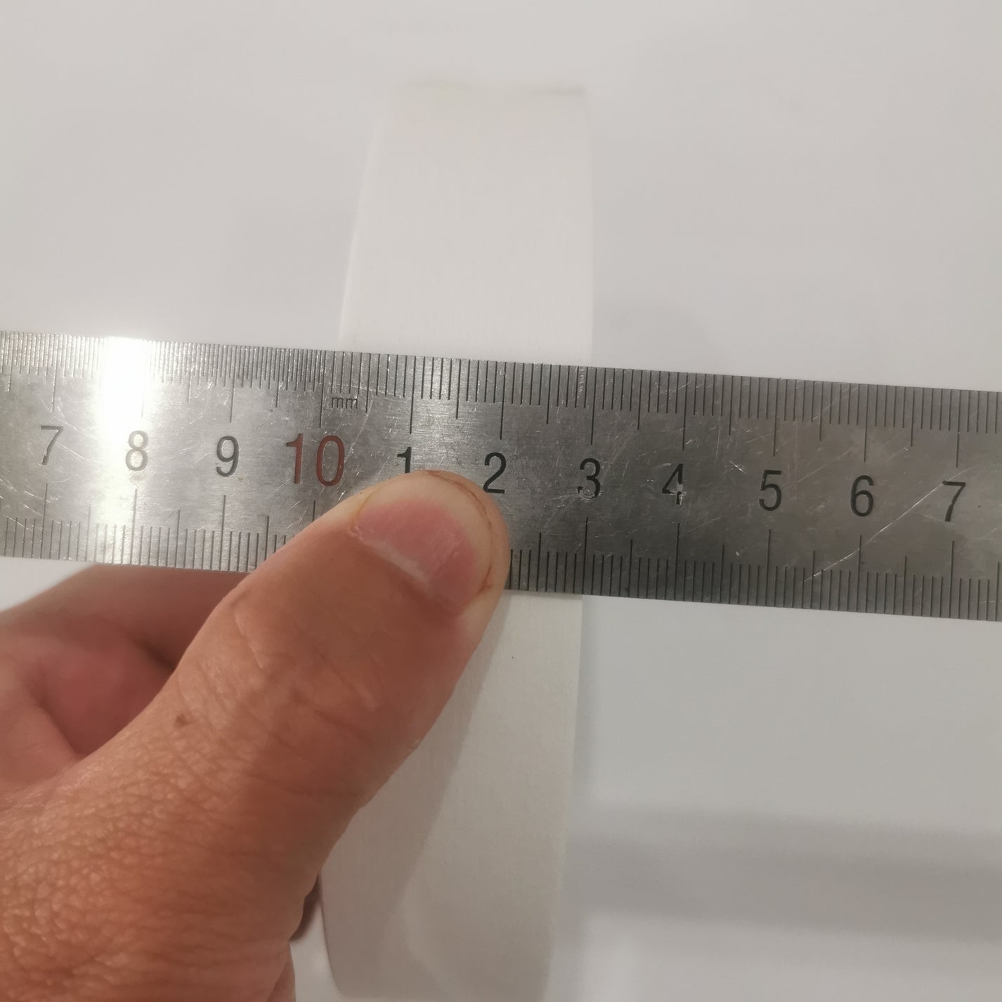 Cash strapping paper tape roll for banknote bundling applications