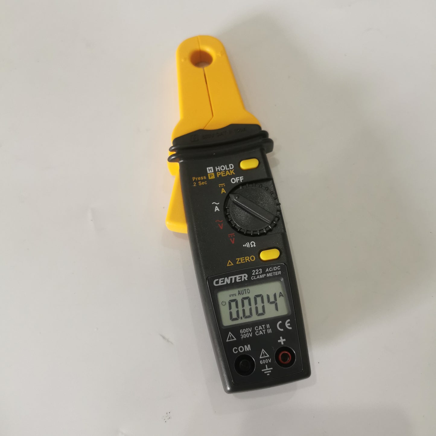 CENTER 223 AC/DC clamp meter display with auto range, hold peak and zero buttons