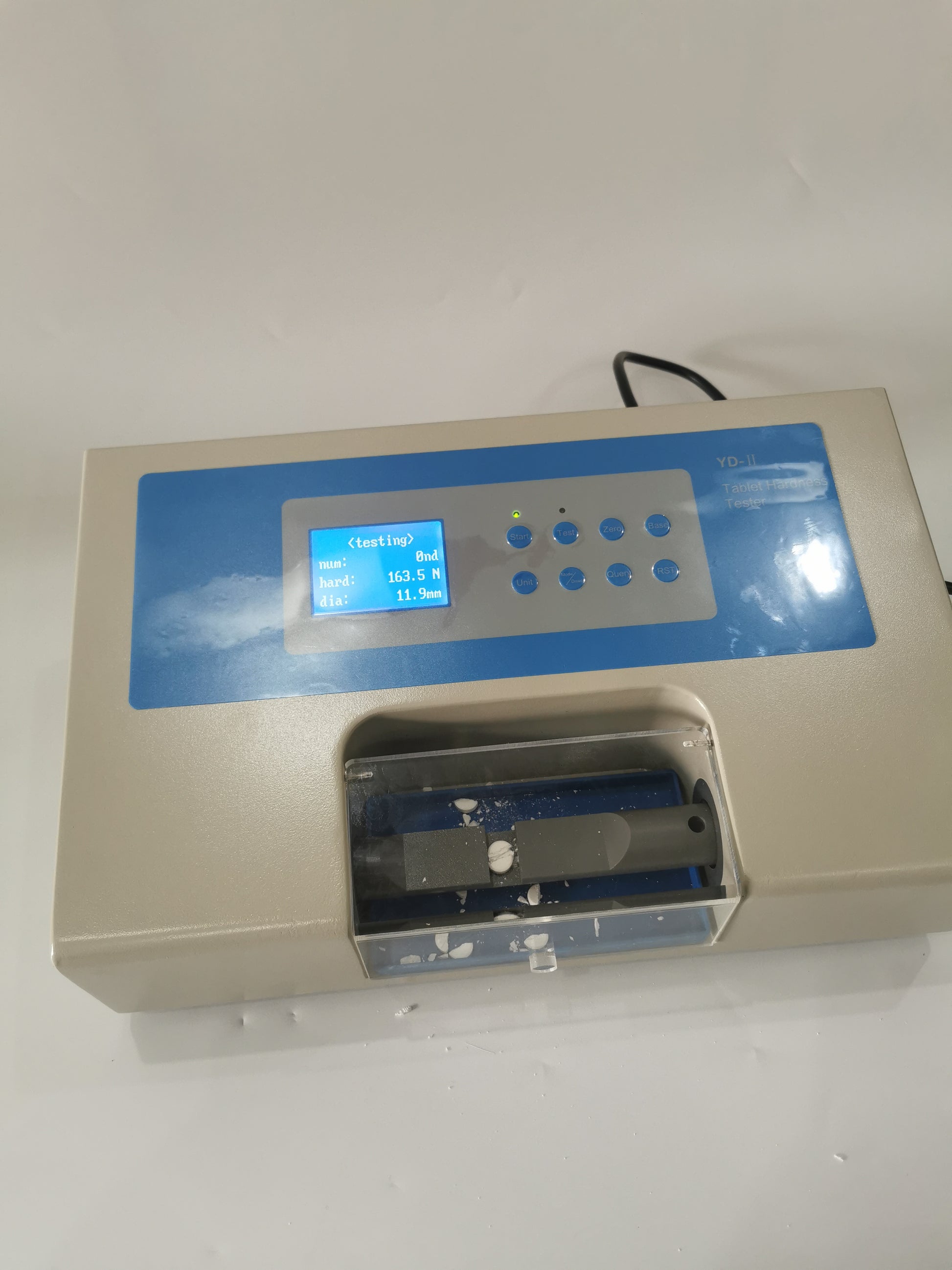 YD-II tablet hardness tester screen showing hardness in N and diameter in mm