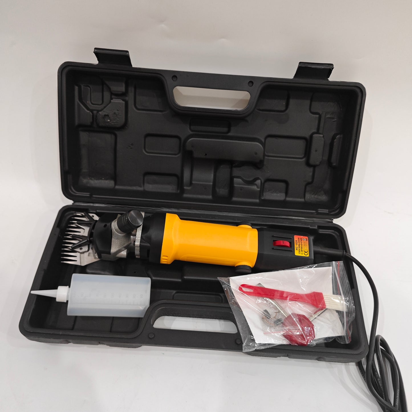 690W electric sheep shearing clipper kit in carrying case with oil bottle and tools
