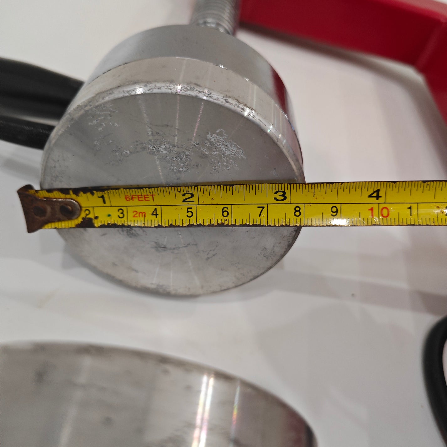 Tire vulcanizer round heating head with size reference tape