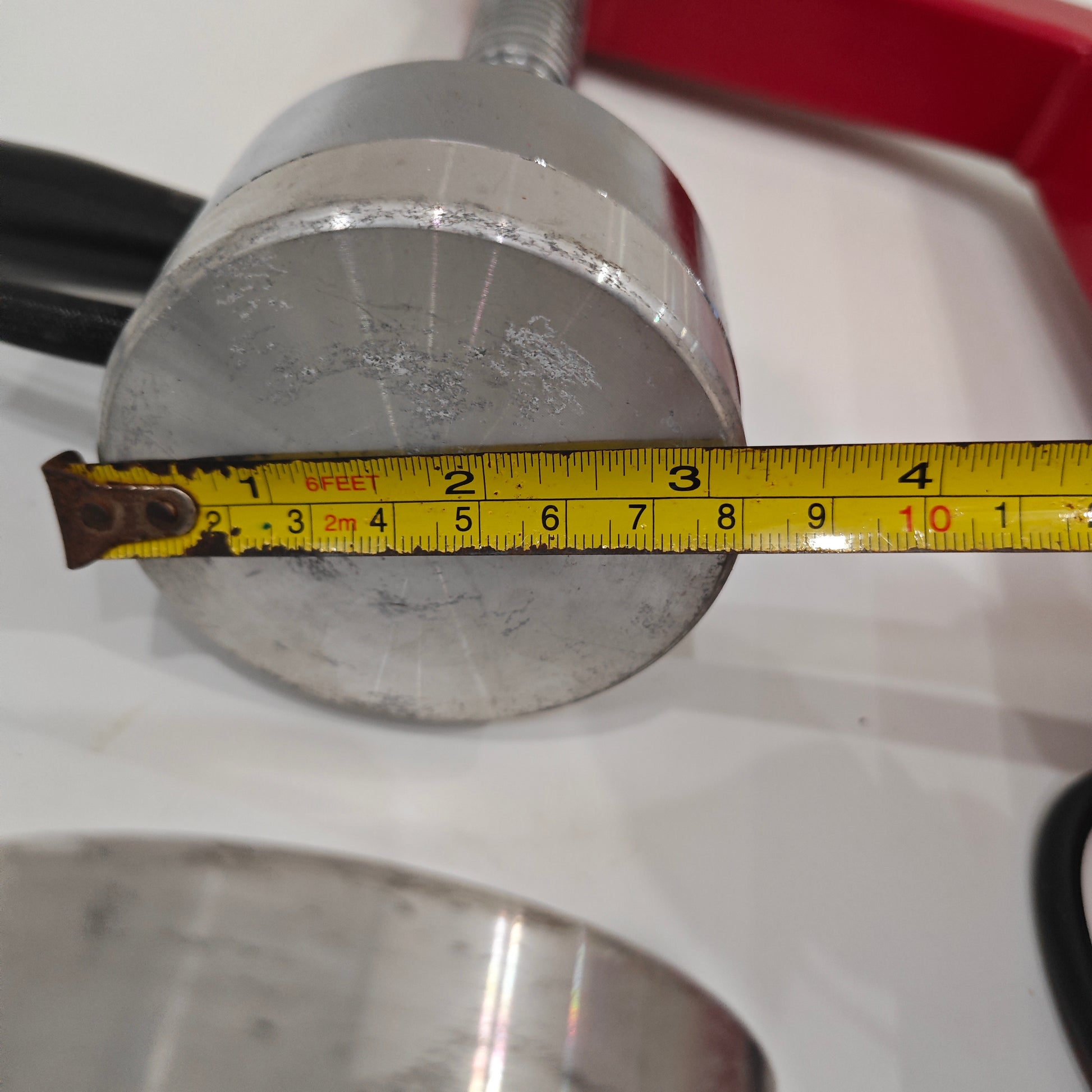 Tire vulcanizer round heating head with size reference tape