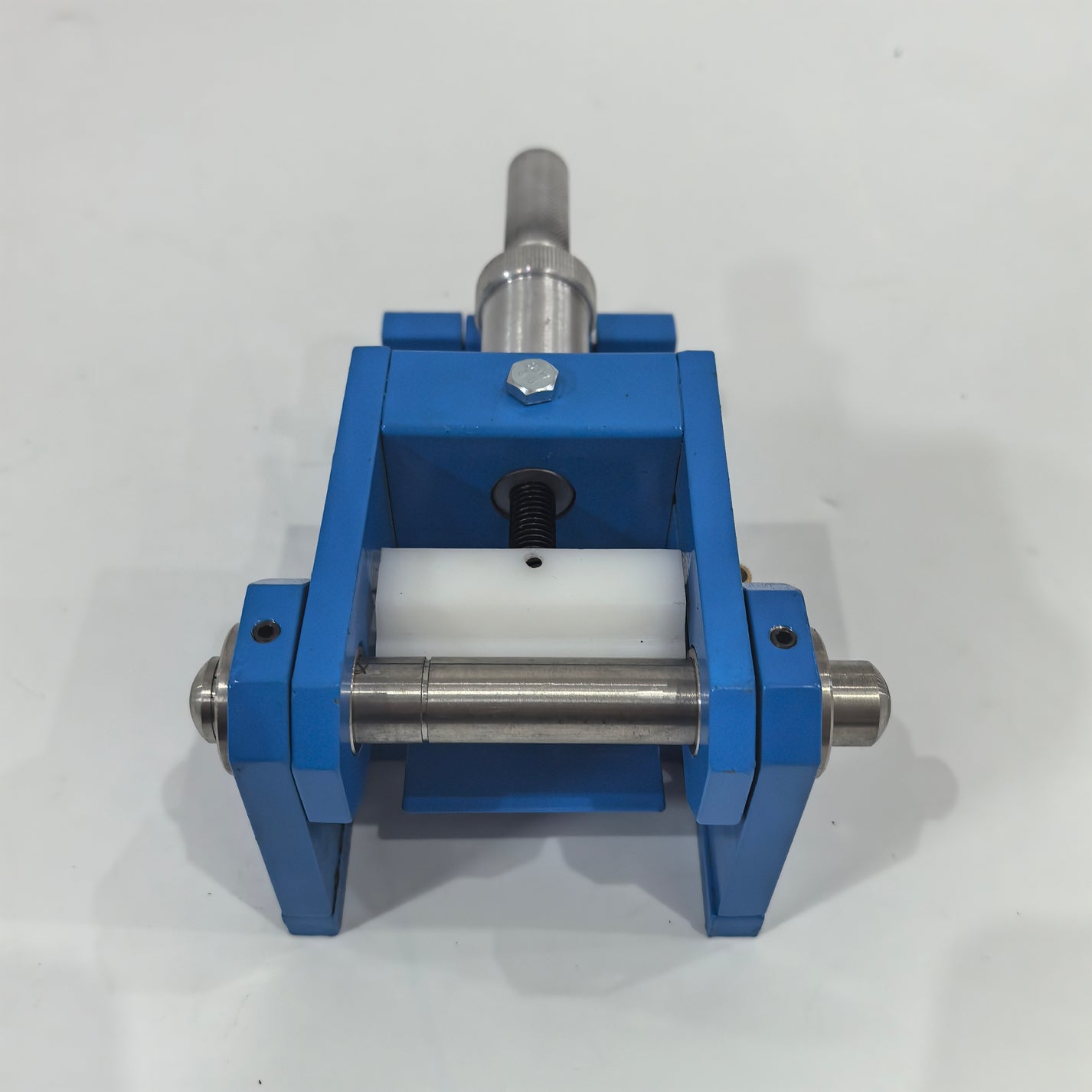 QTY-32 cylindrical mandrel bend tester front close-up of roller and pressure block