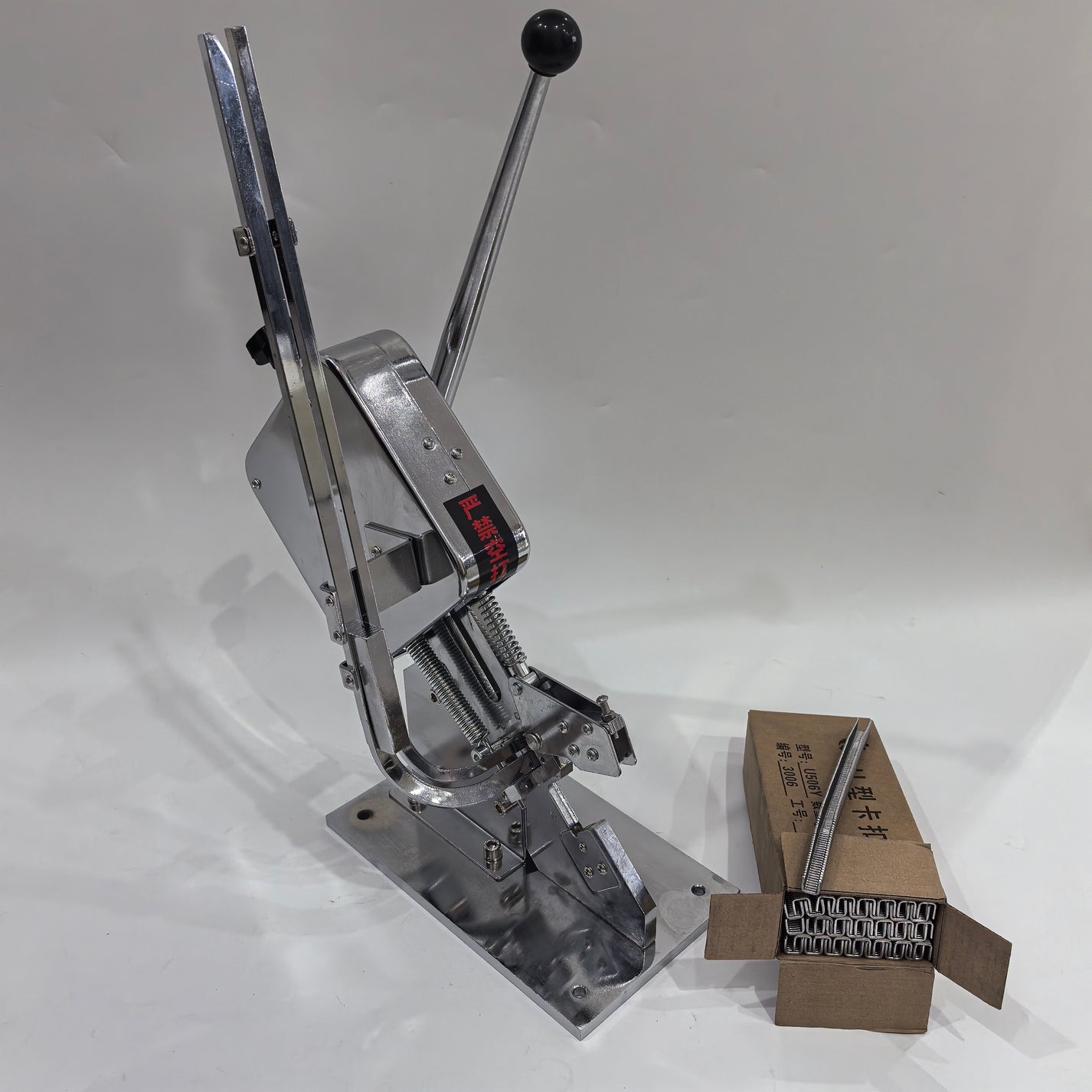 Manual U-shape sausage clipper with U-type clip box for bag sealing