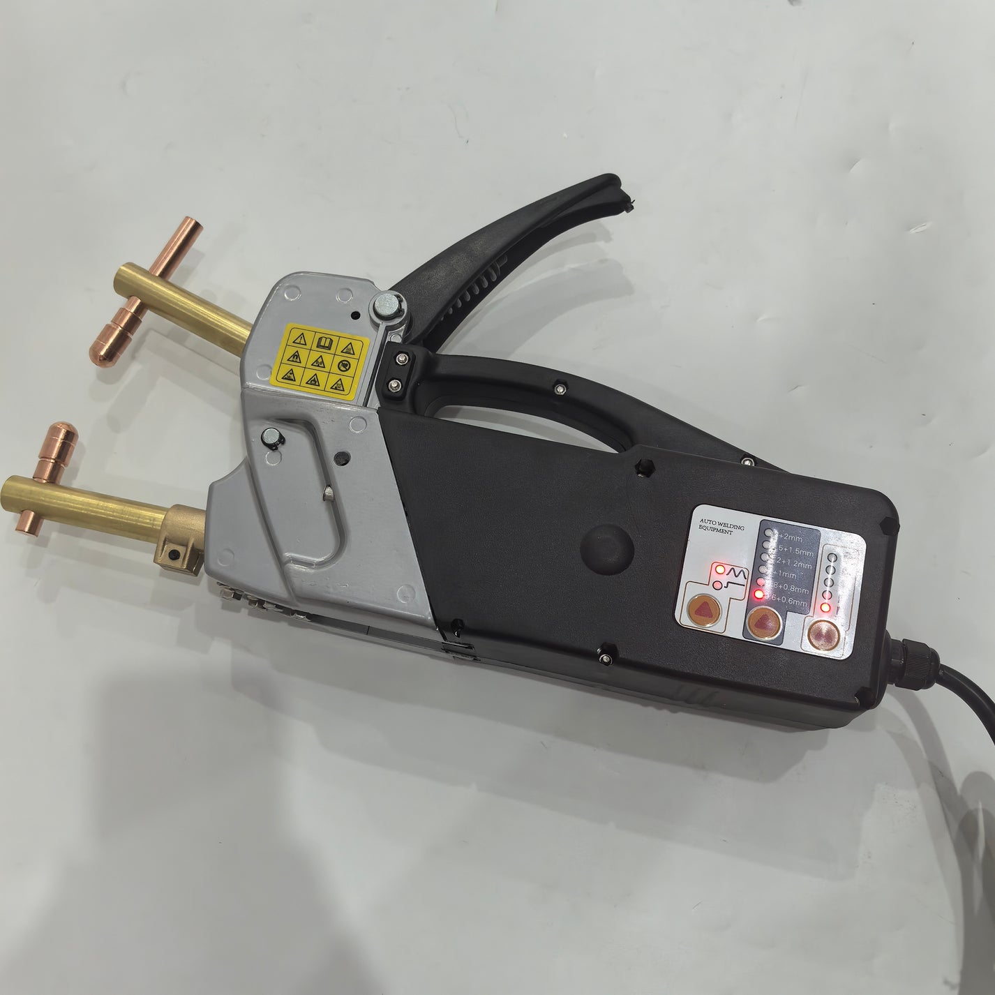Model 3000 spot welder package and accessory detail