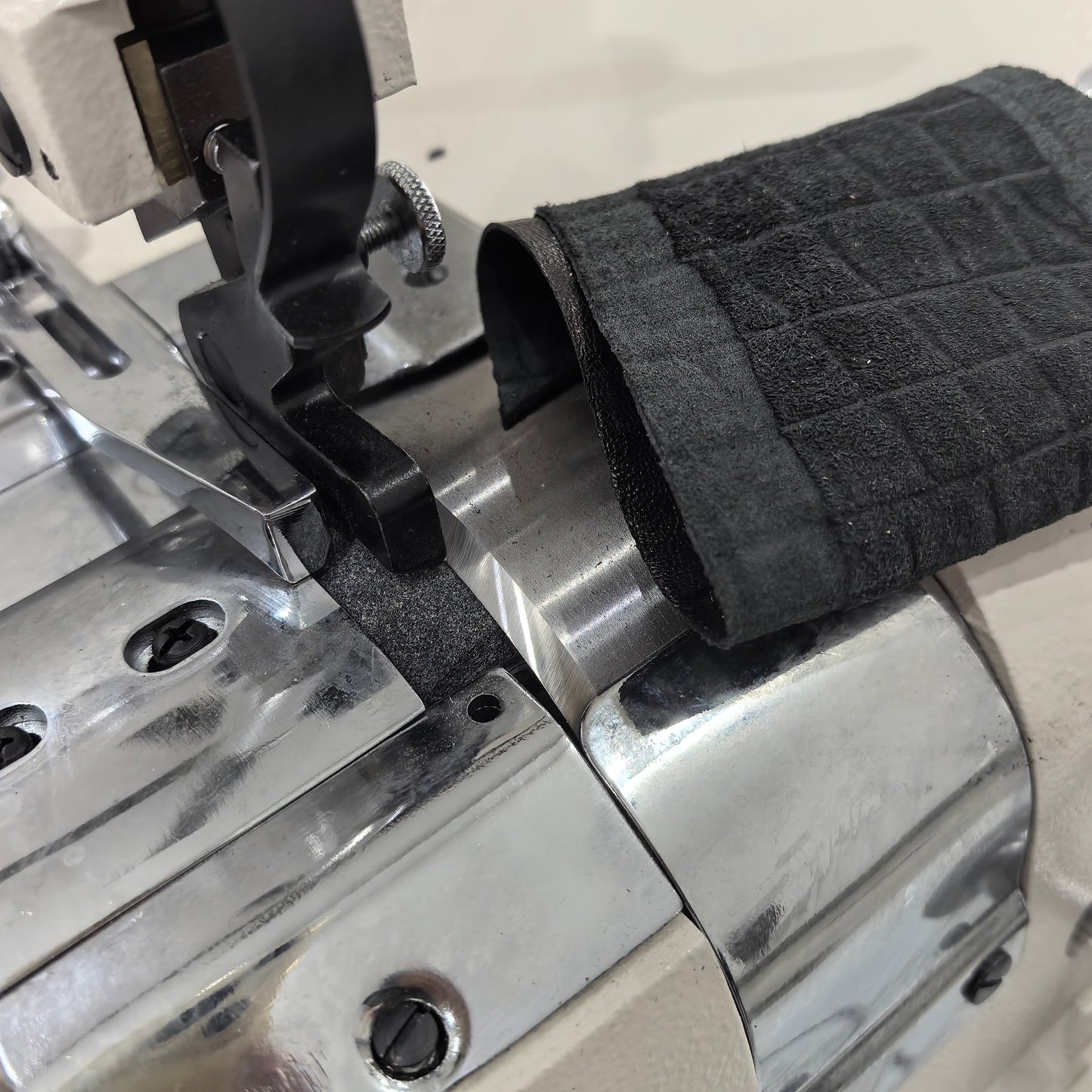 Leather edge skiving test on TK-801D bell knife machine