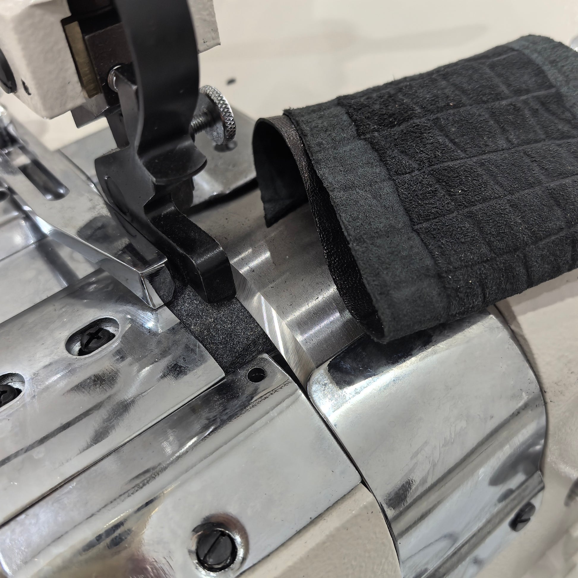 Leather edge skiving test on TK-801D bell knife machine