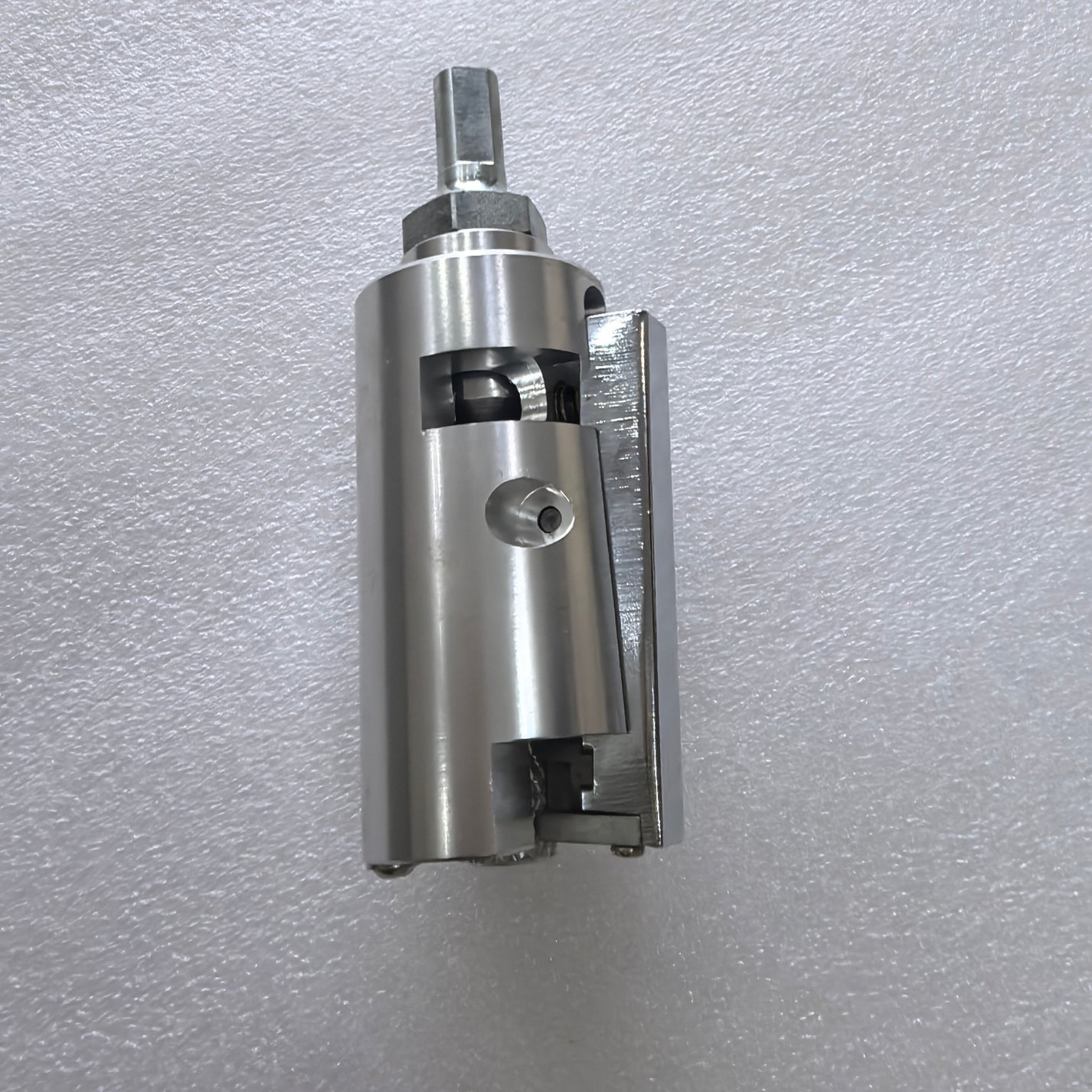 PE pipe rotary scraper body and cutter assembly for pipe surface preparation