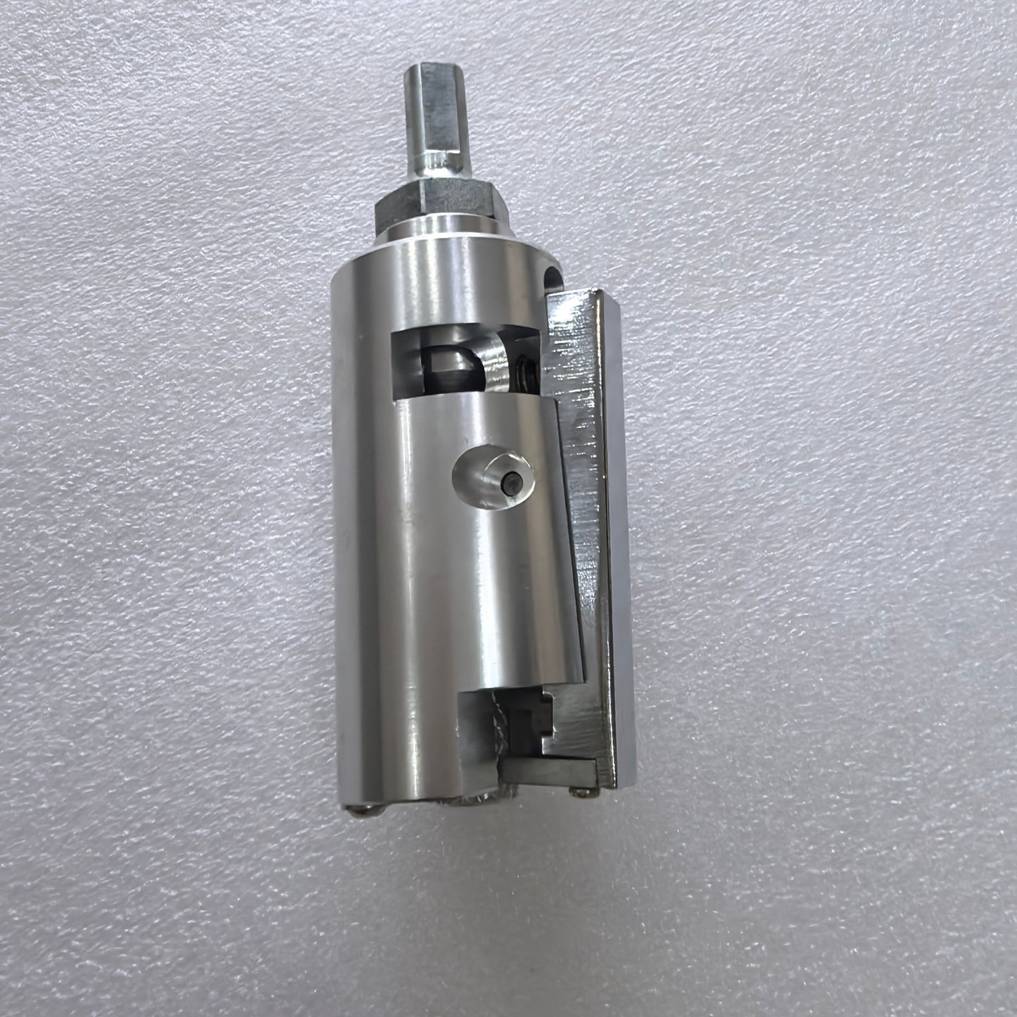 PE pipe rotary scraper body and cutter assembly for pipe surface preparation