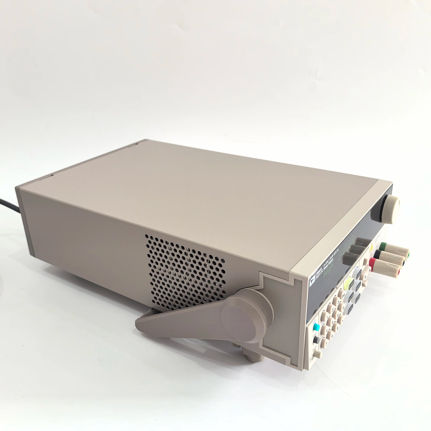 ITECH IT6863A side view showing ventilation and bench power supply housing