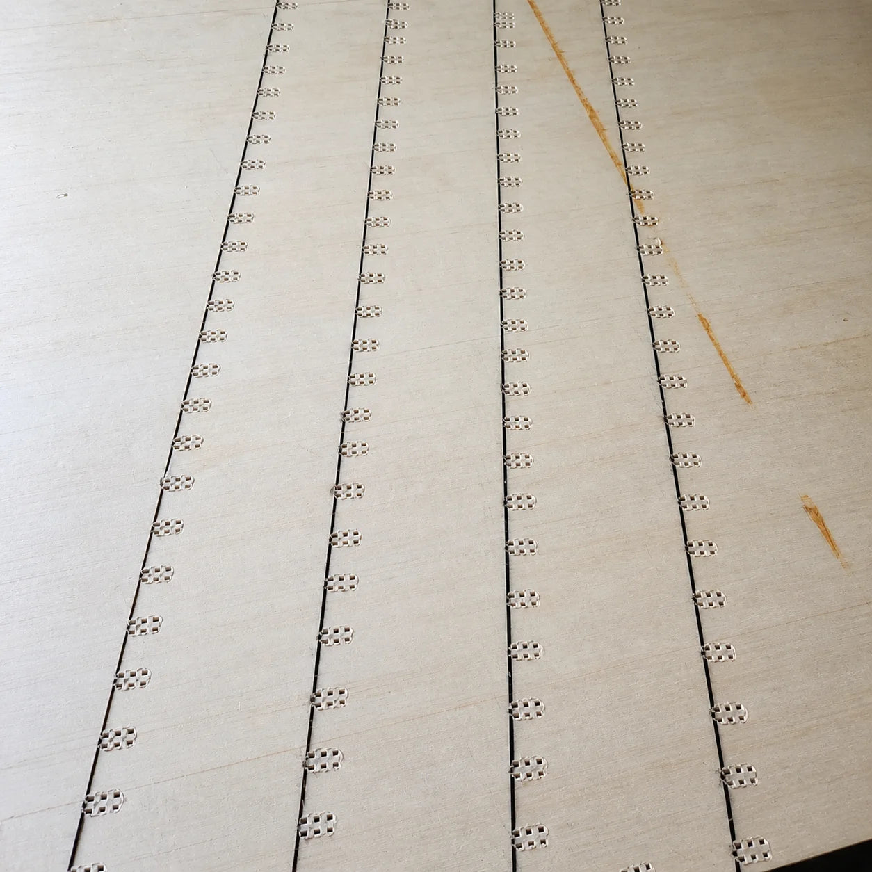 Plastic belt measurement detail for poultry manure and egg collection belt welding