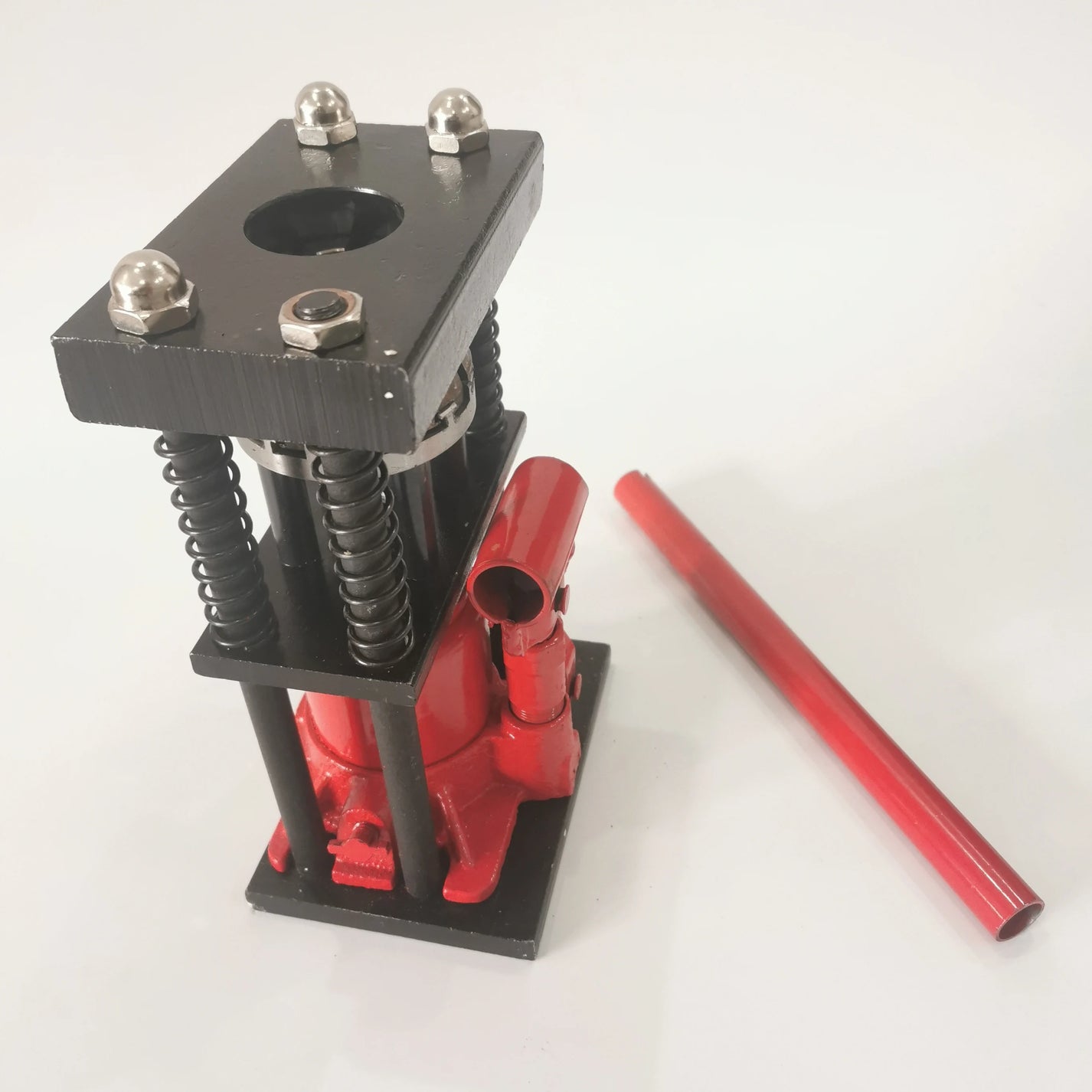Manual hydraulic hose crimping tool detail for agricultural sprayer pipe