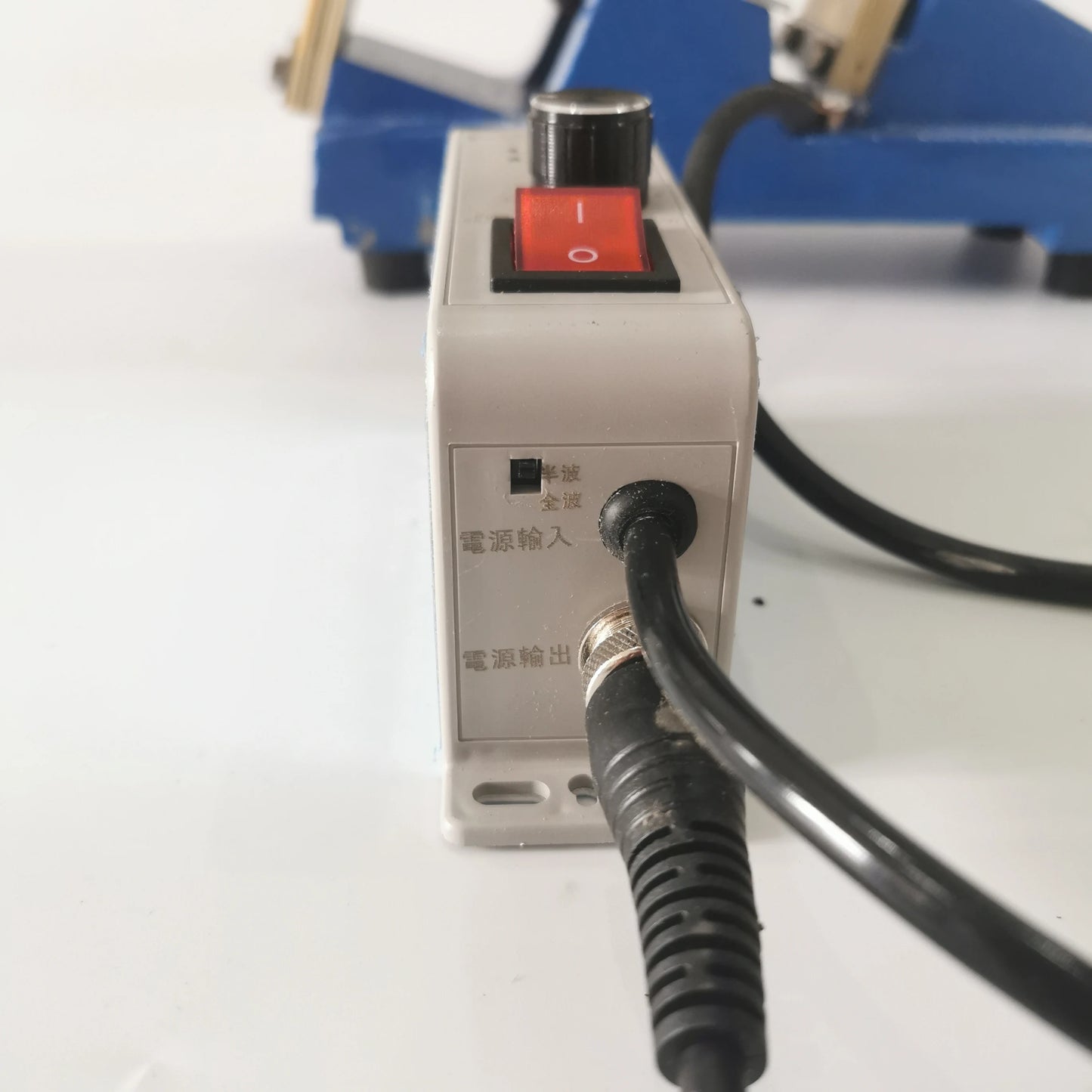 GZV3 Small Electromagnetic Vibrating Feeder Shaking Feeding Machine product detail image 4