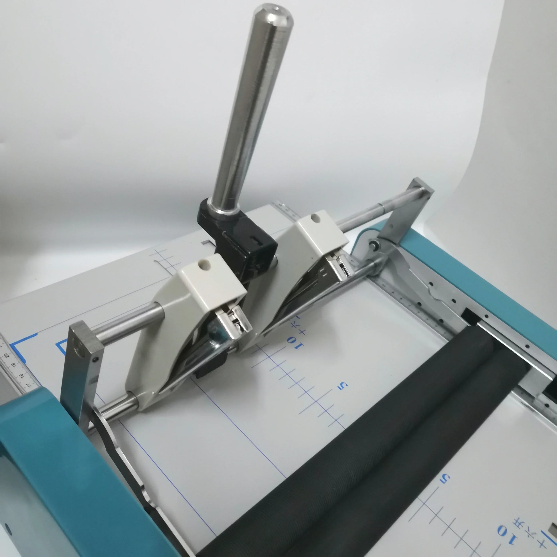 Lens Stress Tester for Finished Glasses - Fast, Accurate, LED Light Source, Easy-to-Use product detail image 5