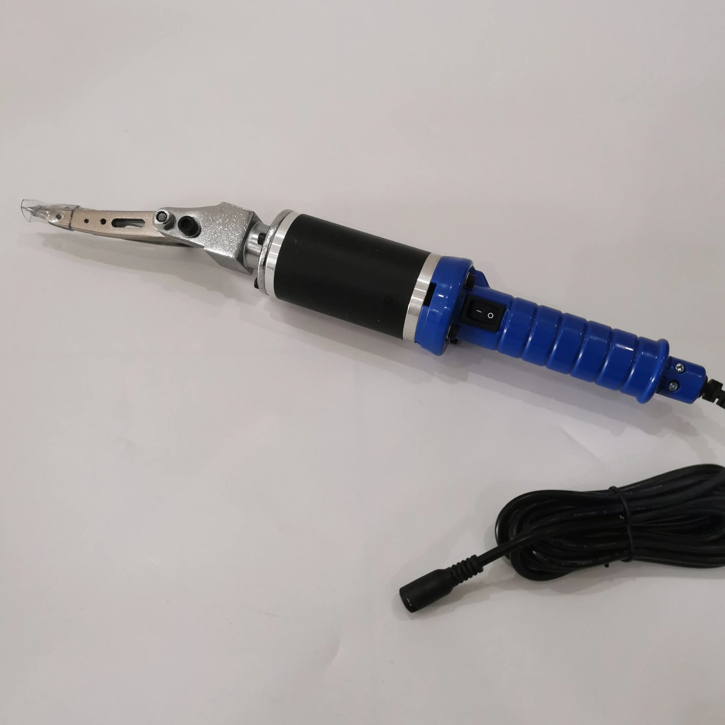 Speed adjustable electric rug trimmer for carpet pile shaping