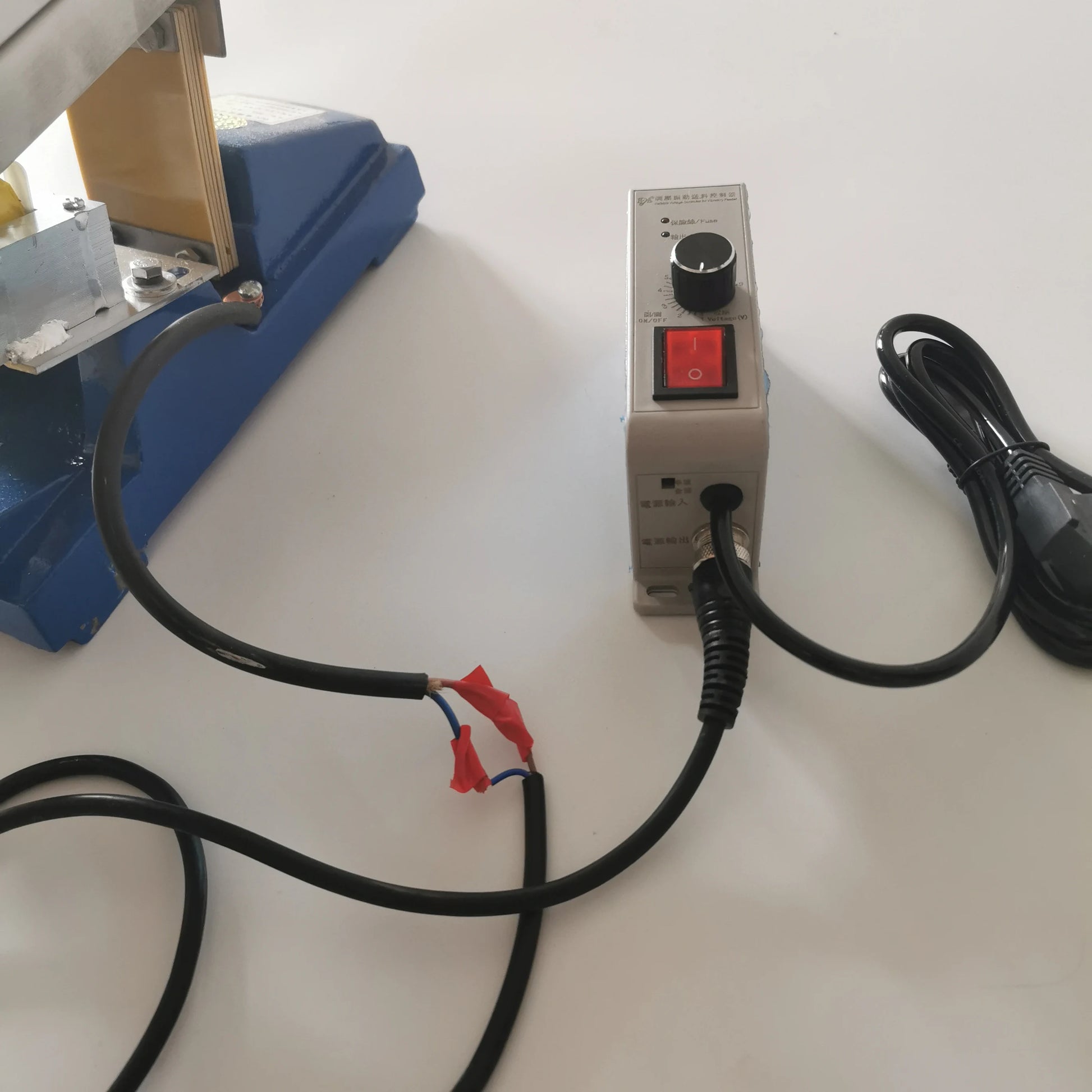 GZV3 Small Electromagnetic Vibrating Feeder Shaking Feeding Machine product detail image 6