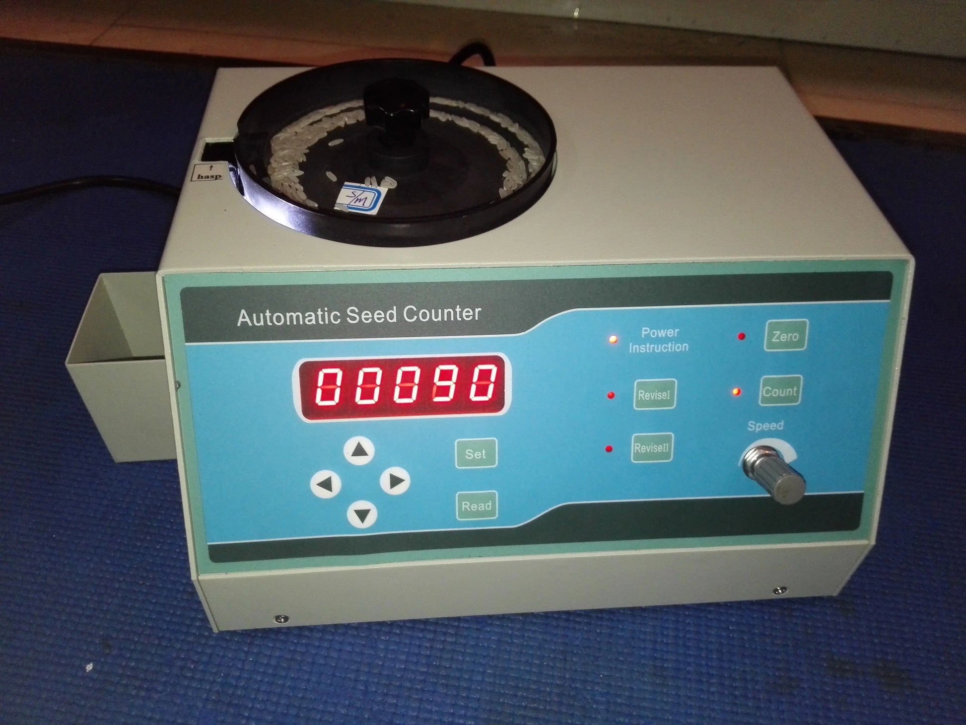 SCM-C Automatic Seed Counter | Digital Seed Counting Machine for Various Shapes 110V/220V product image 3