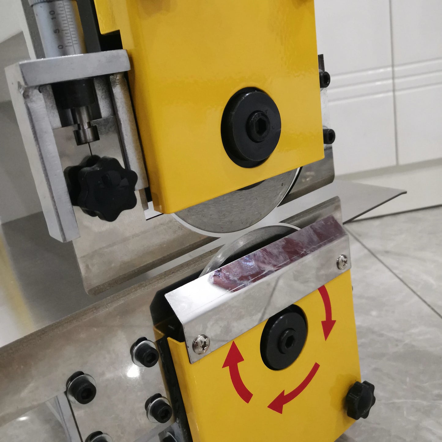 V-cut PCB Cutting Machine Groove Cutter Separator Machine for Pcb Separating 110V/220V product detail image 3