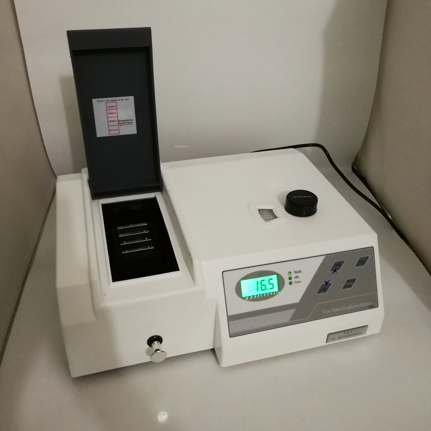 Lab spectrophotometer accessories and operation detail