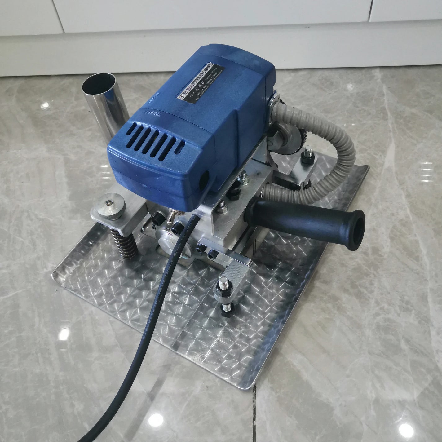 Rug shearing machine for tufted rug pile trimming