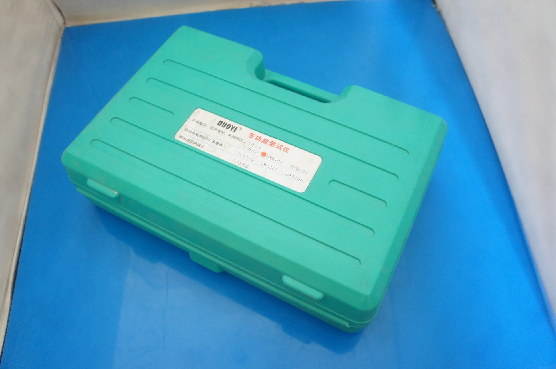 DY5102 3-in-1 Insulation Tester Megohmmeter 2500V with Voltmeter & Phase Indicator Digital product detail image 3