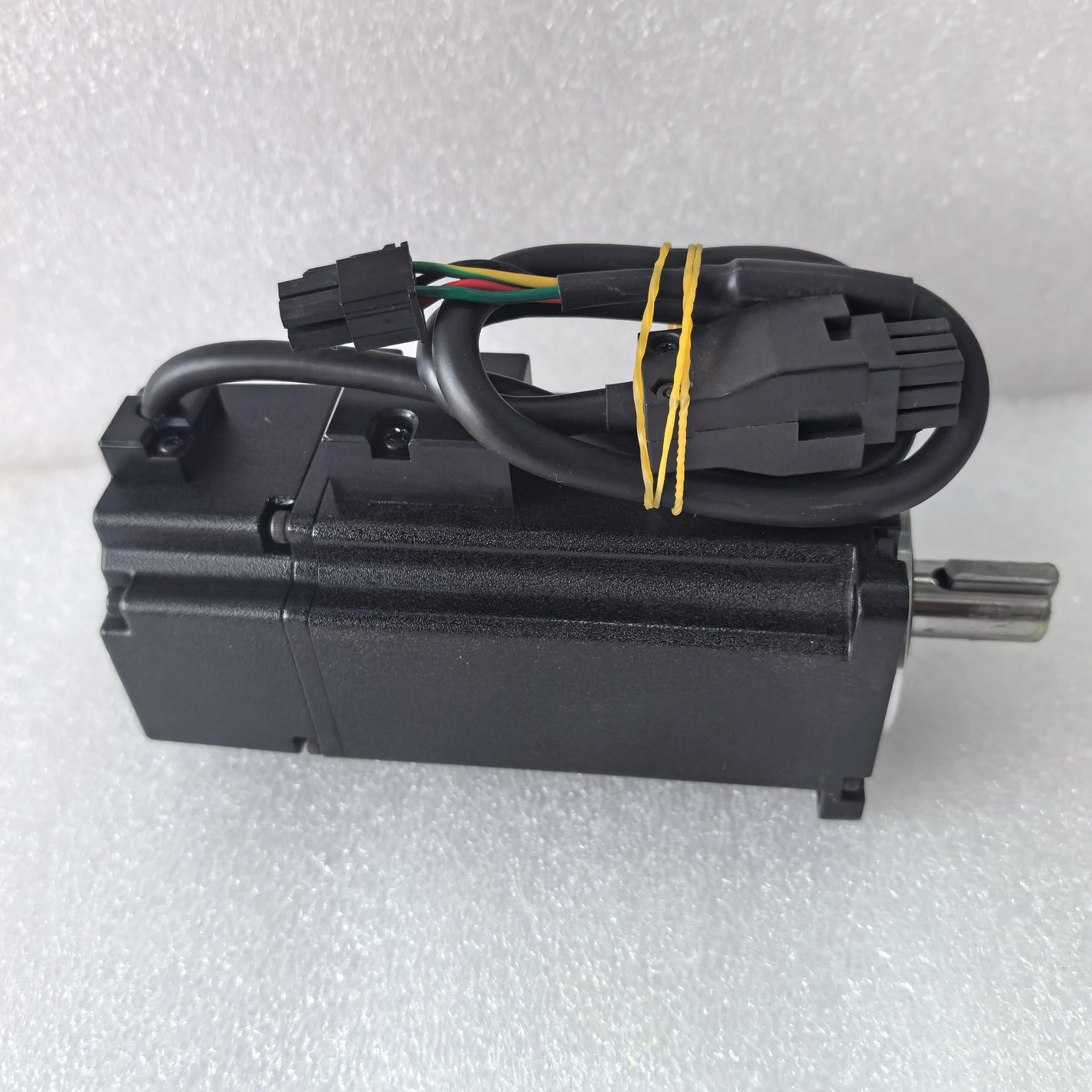 Delta ECMA-C30604ES 400W AC Servo Motor 110V 2.6A 3000rpm 1.27Nm High Precision Servo Motor product detail image 4
