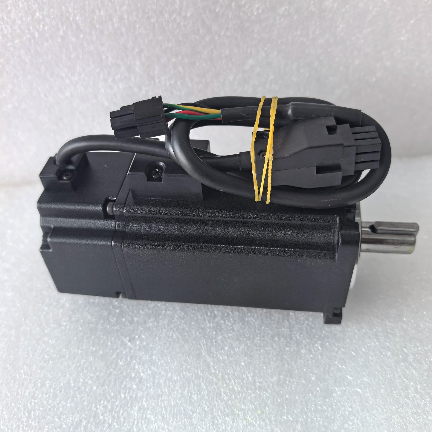 Delta ECMA-C30604ES 400W AC Servo Motor 110V 2.6A 3000rpm 1.27Nm High Precision Servo Motor product detail image 4