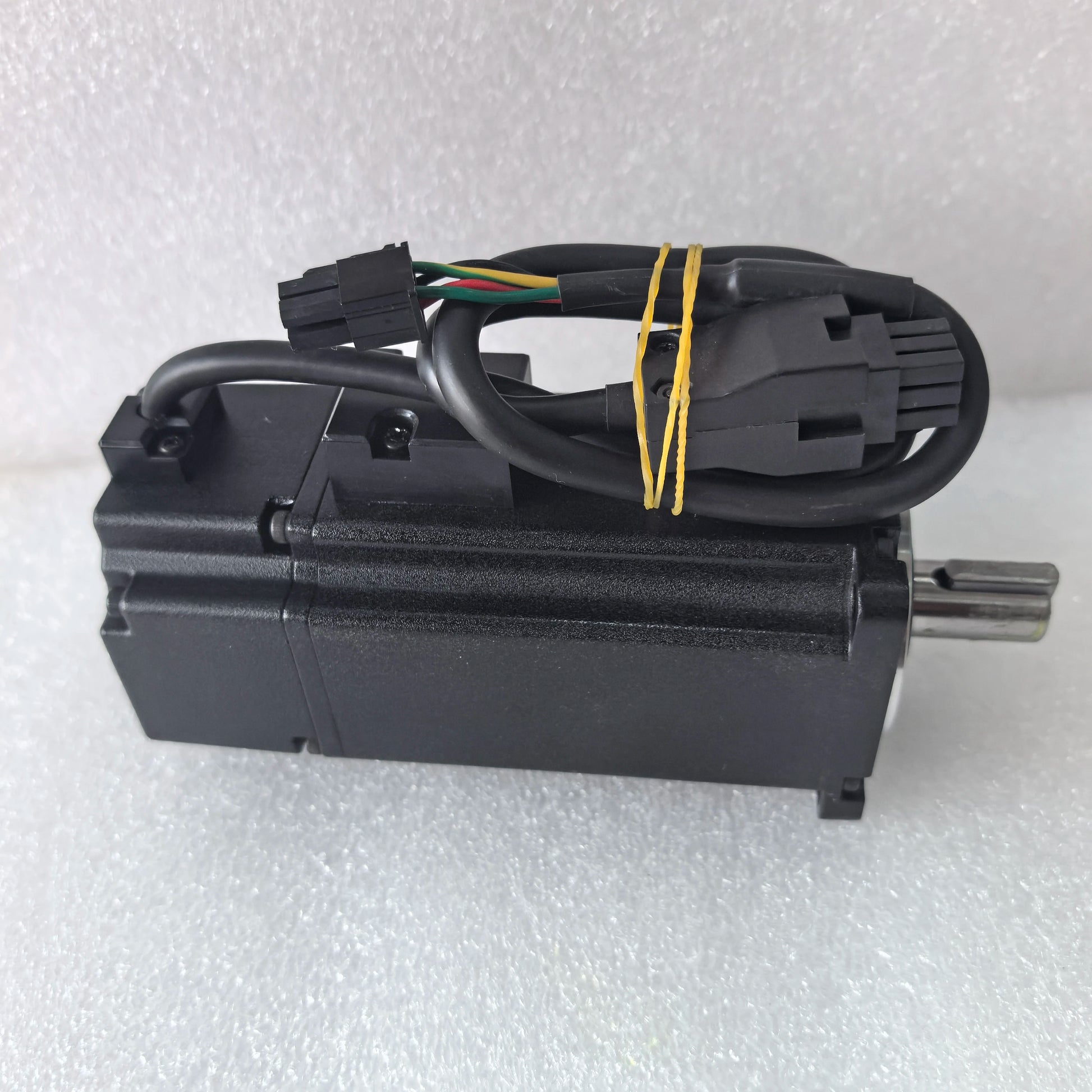 Delta ECMA-C30604ES 400W AC Servo Motor 110V 2.6A 3000rpm 1.27Nm High Precision Servo Motor product detail image 4
