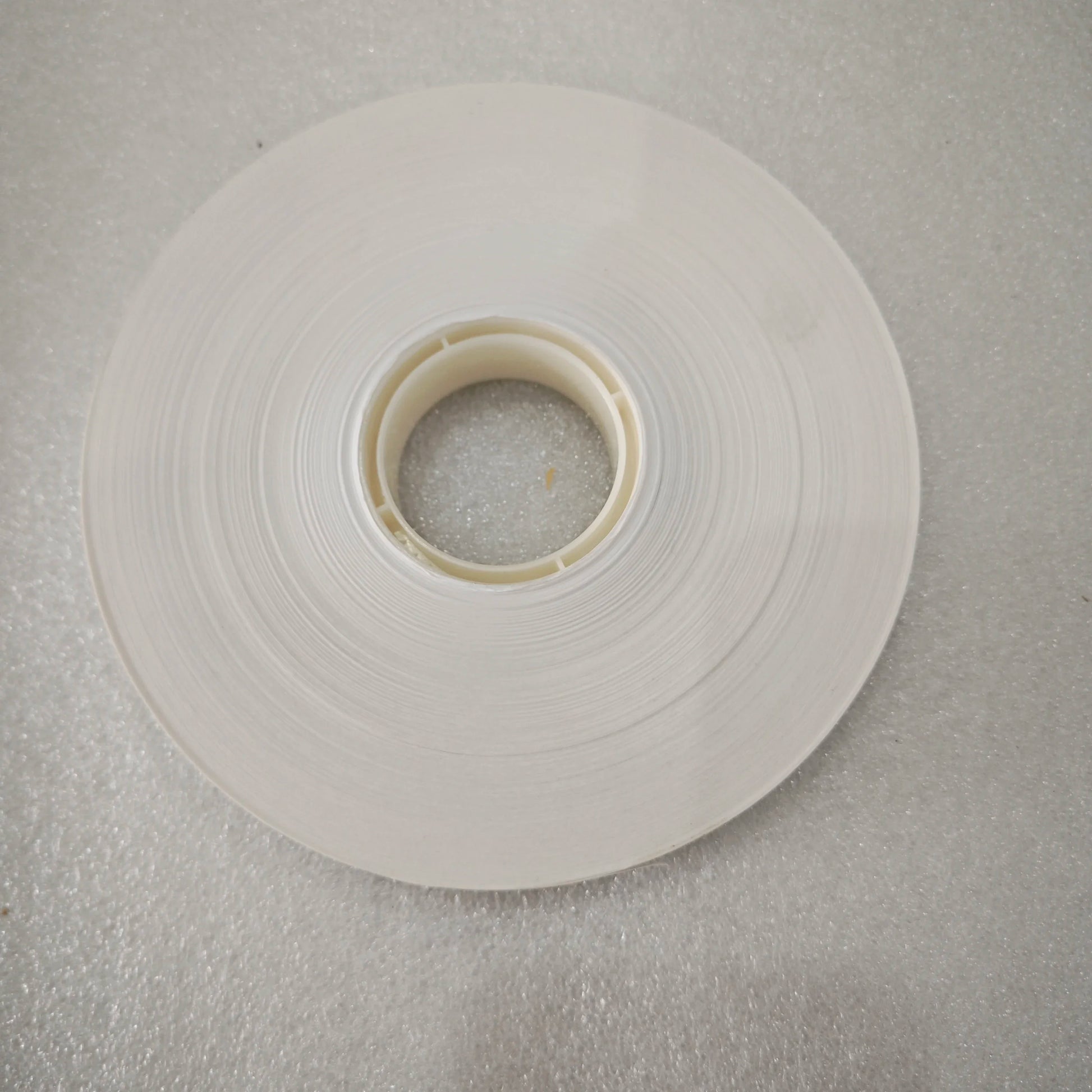 Top view of 20mm paper banding tape roll with center core