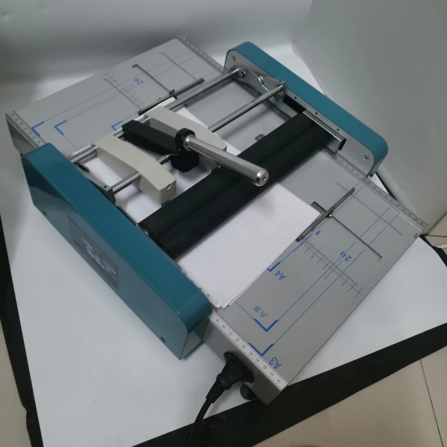 Lens Stress Tester for Finished Glasses - Fast, Accurate, LED Light Source, Easy-to-Use product detail image 2
