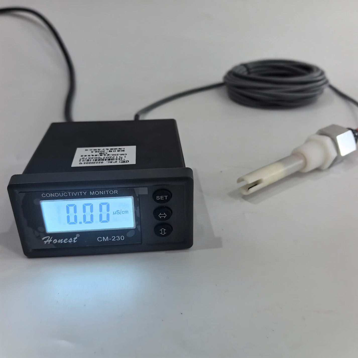 CM-230 conductivity monitor for water treatment and pure water systems