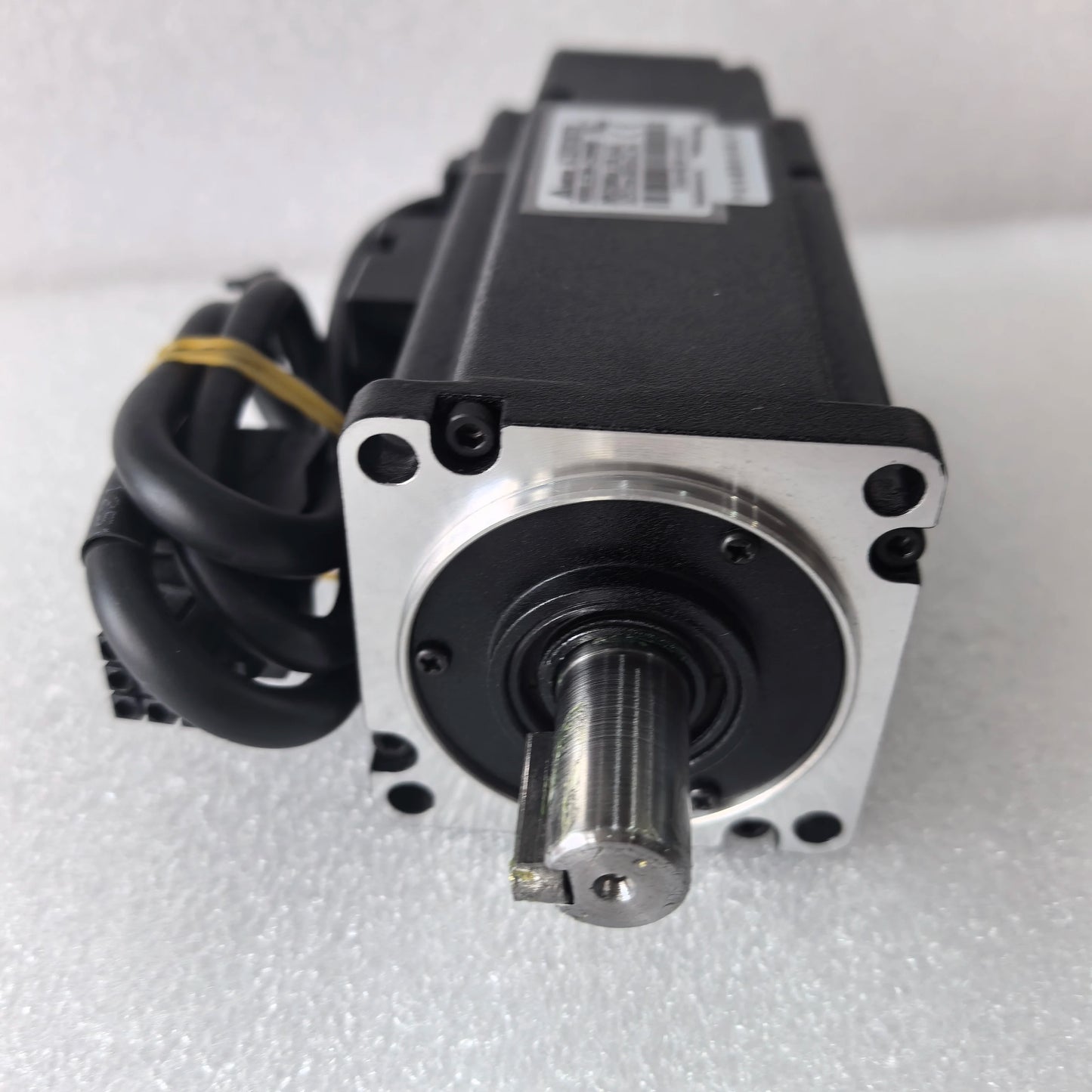 Delta ECMA-C30604ES 400W AC Servo Motor 110V 2.6A 3000rpm 1.27Nm High Precision Servo Motor product detail image 3