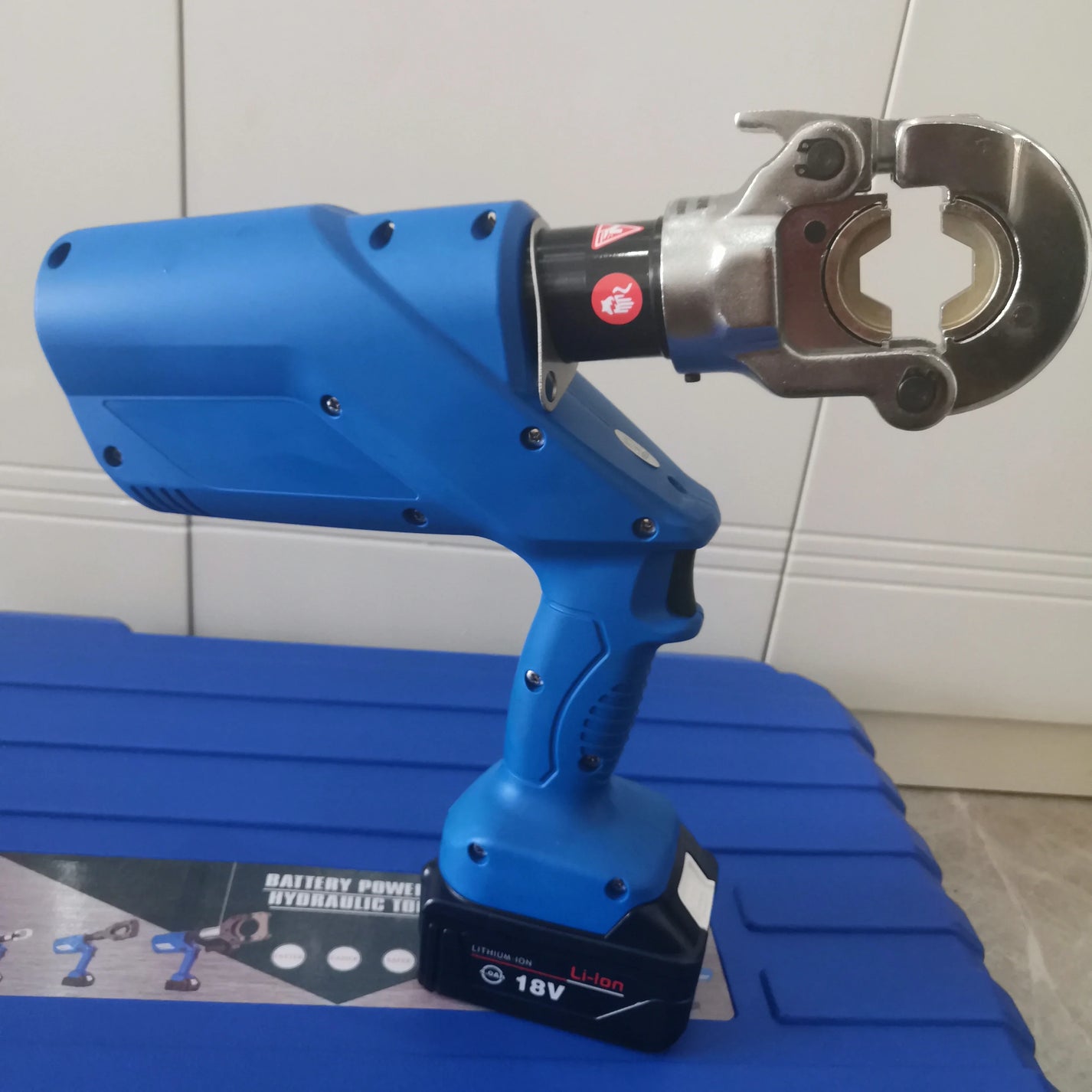HL300 rechargeable cable crimper rotating head detail