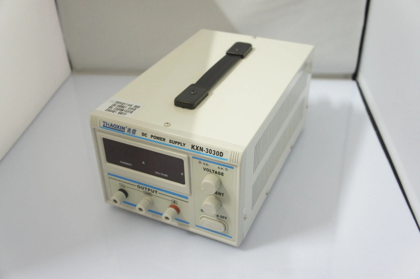 Digital KXN-3030D Precision Variable Adjustable 30V 30A DC Power Supply product detail image 3